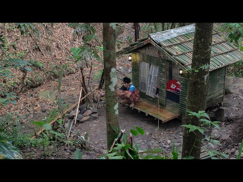 2hari camping membangun shelter bambu di pinggir sungai mencari rebung dan masak kentang goreng