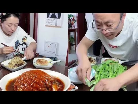 媳婦給老公做的蛋炒飯還加了雞腿，老公就要選擇砂鍋燉肉，還一直說聞到香料味道了【峰哥夫婦】