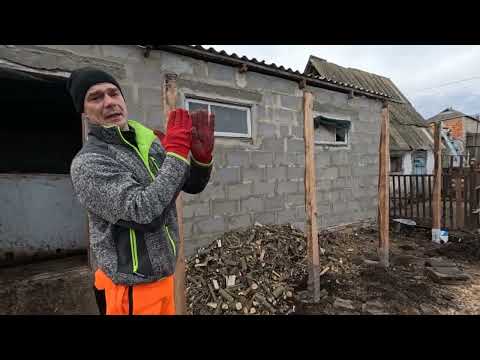 Дешево і сердито. Споруда за 200грн. Пилорама виручає як ніколи. Піднавіс для дров готовий.