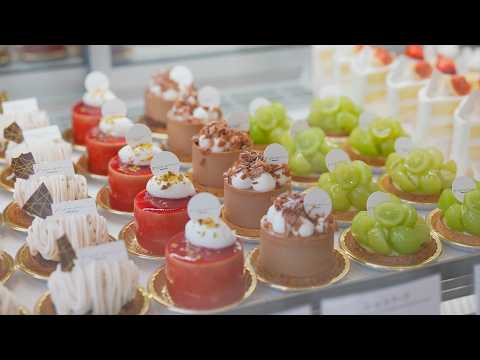 Beautiful behind-the-scenes of bread and cake making by Japanese female artisans.