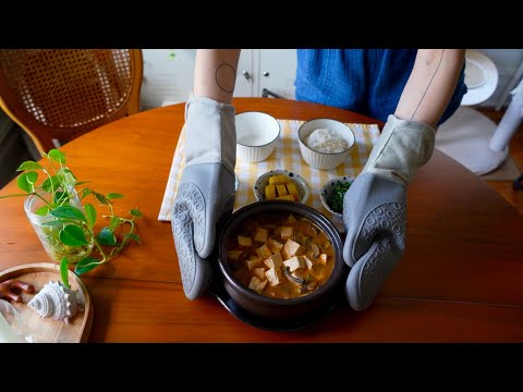 Finding Comfort in a Small Brooklyn Apartment 