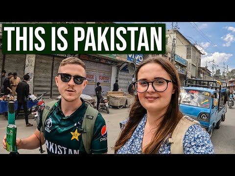 We Tried to Hitchhike in PAKISTAN... 🇵🇰
