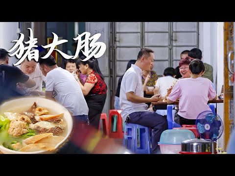 广东大姐每天凌晨4点挑选猪货，把没人要的猪肠认真清洗，3小时后变身成顶级美食，一口惊艳！