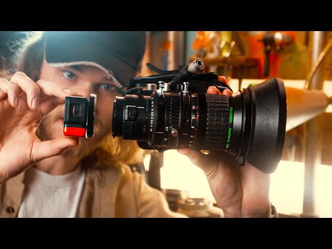 Huge zoom on a TINY camera