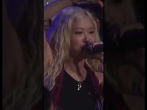 #rosé  performs #apt on #fallontonight  #rosie #toptrending #livemusic