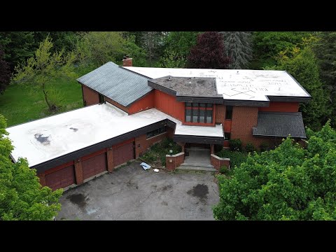 Famous Architects ABANDONED 1970s dream mansion (how can they demolish this!)