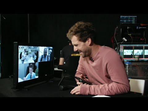 Robin ferngesteuert am Flughafen | LUKE! Die Greatnightshow