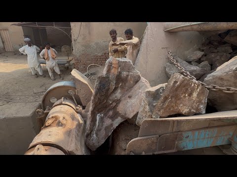 "Big Rock Crusher Machine: A Giant in Action"Big Rock Crushing: A Powerful Process"#stonecrusher