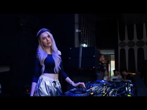 巴邓顿珠 vs 自游诗 - 难解 〤 吴映香 - 伊卡洛斯的翅膀 〤 香香 - 老鼠爱大米 〤 向思思 - 这是你期盼的长大吗 〤 王心凌 - 爱你 Dj Chinese Remix 2k25