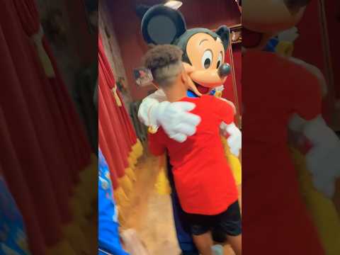 🥰 Finally meeting Mickey Mouse! #disney #mickeymouse #disneyworld #familytravel