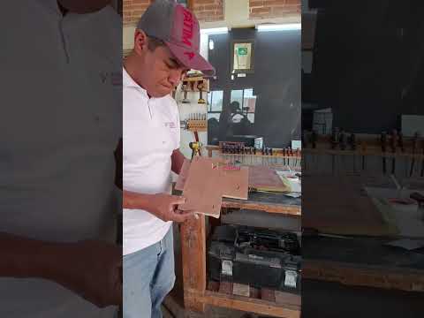 Aplicación de poliuretano en puerta #shorts