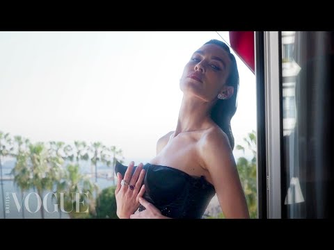 How Alexa Chung Gets Red Carpet Ready | Last Looks