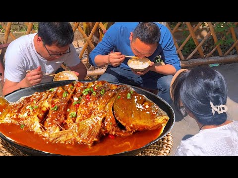 My sister-in-law wanted to eat fish  and my second brother immediately arranged for ”iron pot stewe