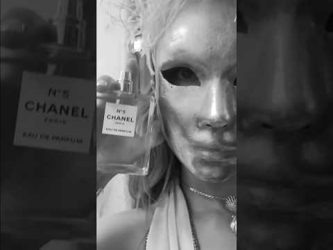 Kissed by CHANEL NΒΊ5, itβs a love affair π©΅