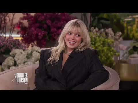 reneé rapp giving instant serotonin to gay girls all around the world for 7 minutes (read desc)