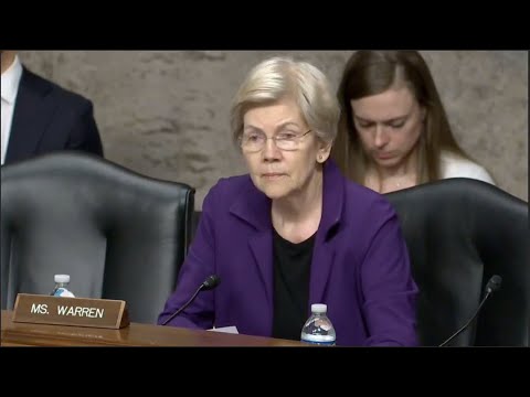 Elizabeth Warren's Mic Cut for Speaking Over Time