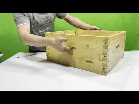 How to Make Handles on Wooden Boxes with a Circular Saw