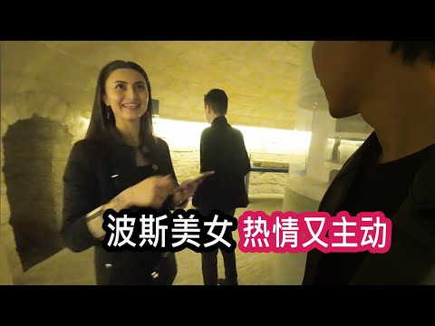 阿塞拜疆两姐弟带我参观巴库城