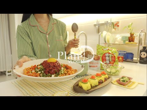 Working Solo Through the Holidays. Yukhoe Kalbimmyeon, Changdeokgung Yakdabang, Easy Workday Meals