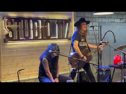 "Daddy Ain't Proud" live in Coshocton, Ohio - CHARLIE BONNET III ACOUSTIC DUO