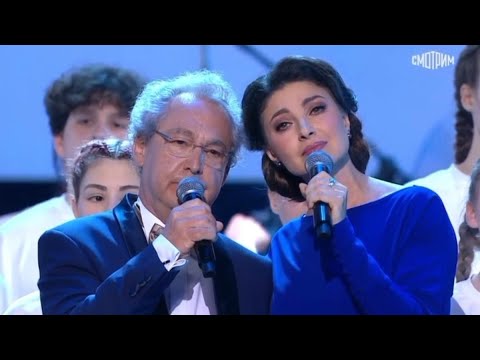 ЗАЛ ВСТАЛ «Журавли» Кремль МАЛЬКОВА-МАКЕЕВА АНАСТАСИЯ И ЭММАНУЭЛЬ ФОРЕСТ