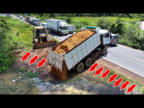 Heavy equipment, Bulldozer SHANTUI DH17C2, Processing Filling up land huge, Dump Truck 25Ton