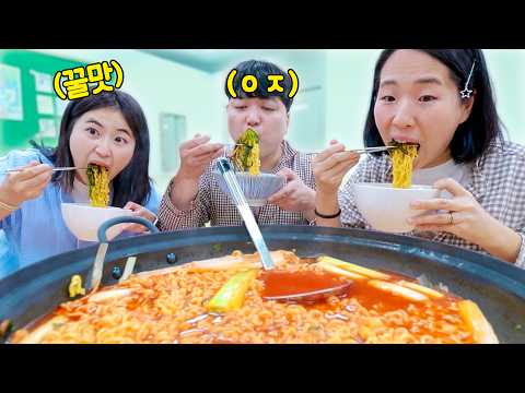 Sleepover in a school classroom with friends in their pajamas🏫 | Utso Sleepover