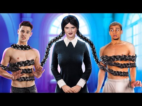 ウェンズデーの彼氏 vs イーニッドの彼氏！箱の中の極限かくれんぼチャレンジ！