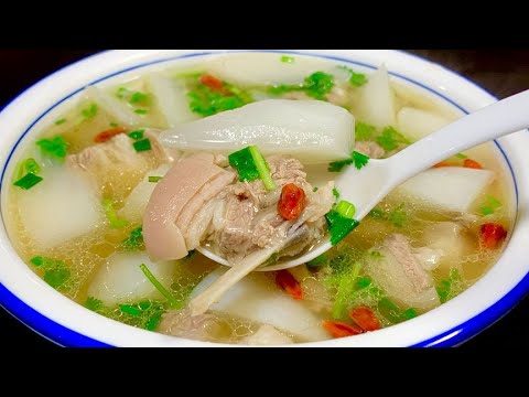 Stewed radish with mutton has a good taste. The soup is milky white, the meat is soft and rotte