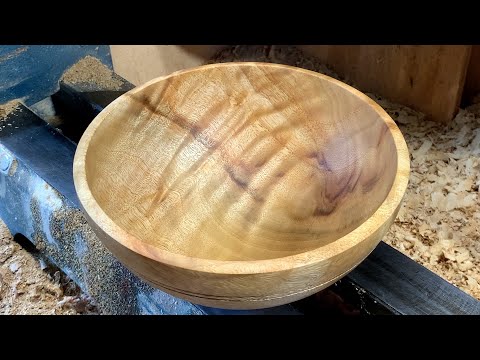 Richard Raffan turns a breakfast bowl.