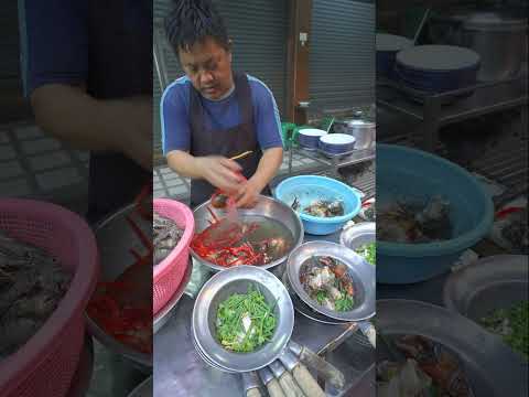 A Bangkok Street Stall That Cooks Only One Dish