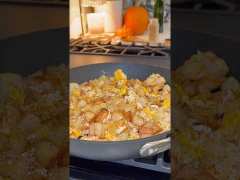 The combo of the crispy potatoes and perfectly fried eggs is just out of this world 😋💛🍳