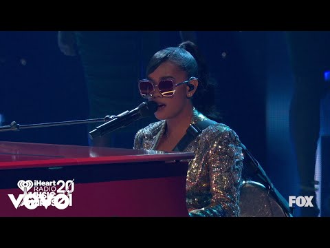 H.E.R. - "Bennie And The Jets" (Elton John Tribute) (Live at the 2021 iHeartRadio Music Awards)