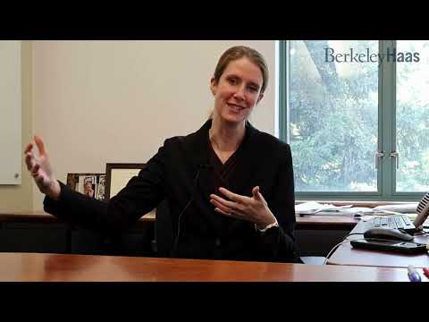 Research Brief: Juliana Schroeder on the key to an irresistible online dating profile