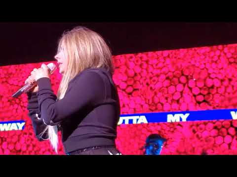 Avril Lavigne - Dumb Blone [Head Above Water Tour]
