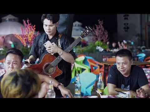 大排档歌手唱《一生有你》，被要求合影？