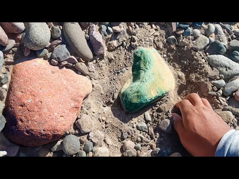 Fui a sacar piedras enterradas en el río seco y así fue mi suerte !!