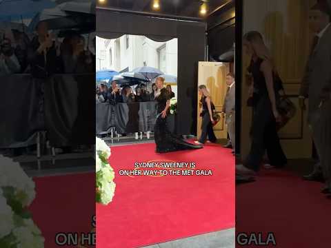 Looking flawless as always. ✨ #SydneySweeney #MetGala