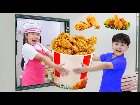 Suri and Sammy Pretend Play Fried Chicken Drive Thru with Kids Food Toys