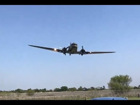 C-47 Flypast at burial of WWII Veteran (2 rounds)