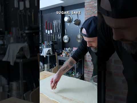 Move over coffee cake - make this giant cinnamon roll instead!