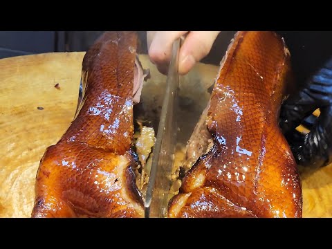 不時不食，熱辣辣陳皮燒鵝 #香港美食  皮脆肉嫩油花香，妙齡#燒鵝 八年#陳皮 ，#肥美焦糖#腩仔#叉燒 肥美#油鷄 #探店 #太極師傅 #燒臘 香港燒鵝排名  #grok5 #deepseek