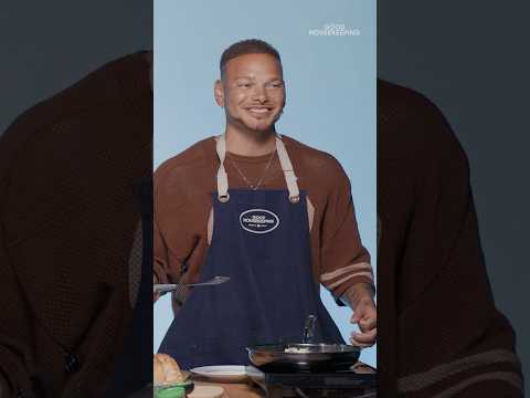 Scrambled, fried, or Waffle House-style—#KaneBrown’s cracking eggs and dodging oil like a pro.