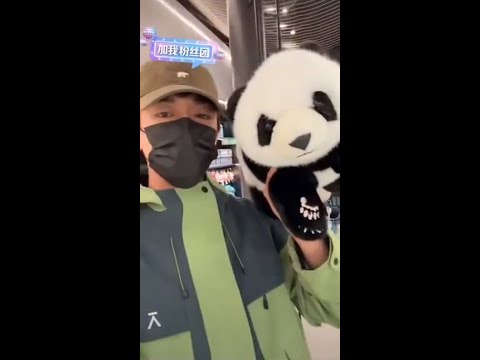 赵丽颖现身林更新直播间，狂刷礼物成榜一大姐，林更新：姐，我的亲姐！更是线上为赵丽颖精心挑选礼物 #与凤行