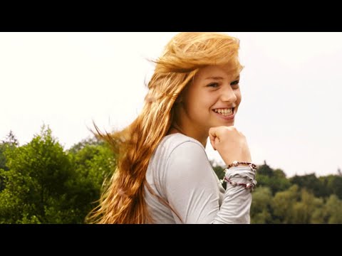 一部人和动物相处的温情故事，桀骜少女与不驯烈马之间的互相救赎，24分钟看完2013年家庭剧情电影《骏马奥斯温》