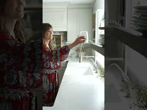 Interior designer Shelby Eanes transformed her 1970s house into a warm haven with charming DIYs. 💖