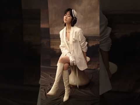 【郁可唯】白裙曳影，晕染复古柔情