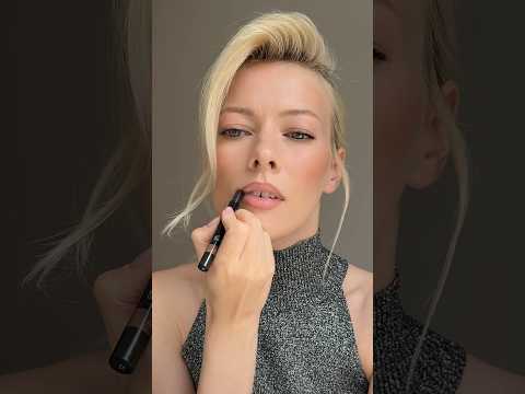 multiple ways of using this eyeshadows: for Smokey eyes, lip contour and nose contour #makeuptips