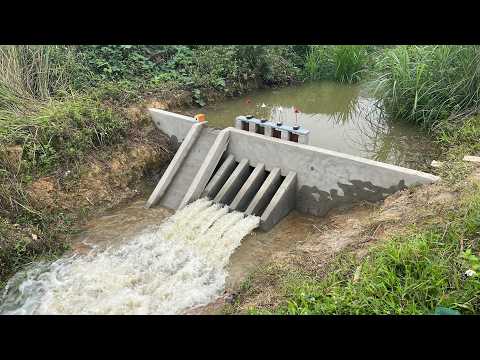 Block The Stream To Build A Flood Discharge Dam