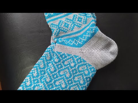 Socks on a knitting machine. How I count, how I knit the heel and how I gather it right on the ma...